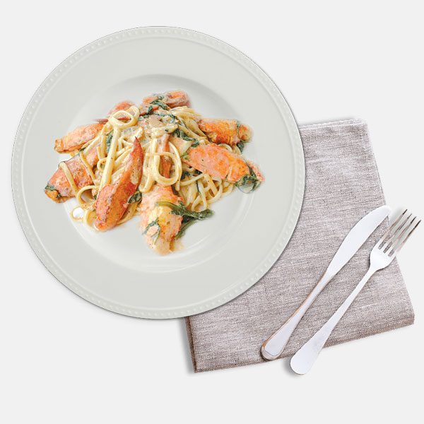 Grilled salmon fillet with salad - Image 2